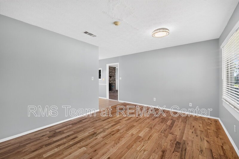 4 Bedroom, 2 Full Bath Well-Maintained Ranch House is now available! property image