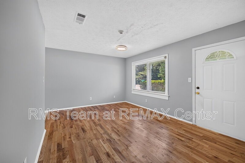 4 Bedroom, 2 Full Bath Well-Maintained Ranch House is now available! property image