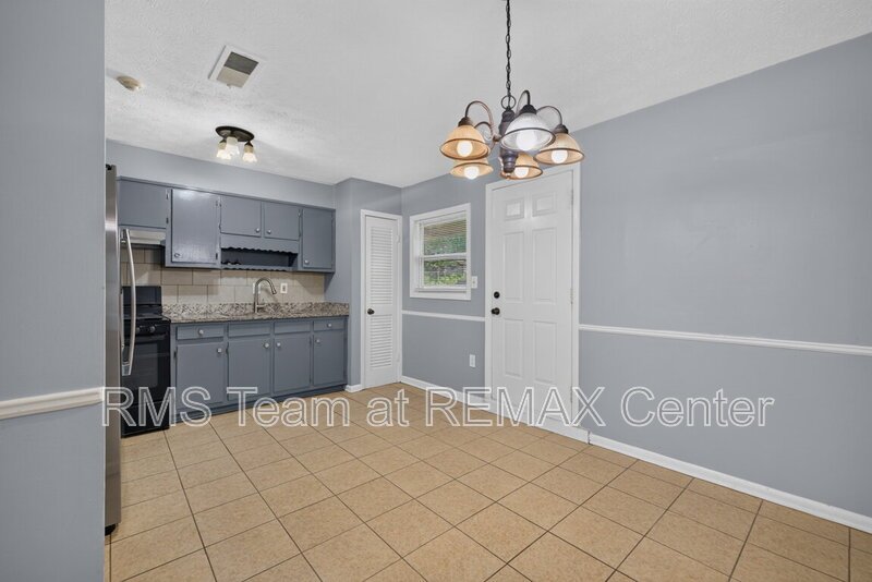 4 Bedroom, 2 Full Bath Well-Maintained Ranch House is now available! property image