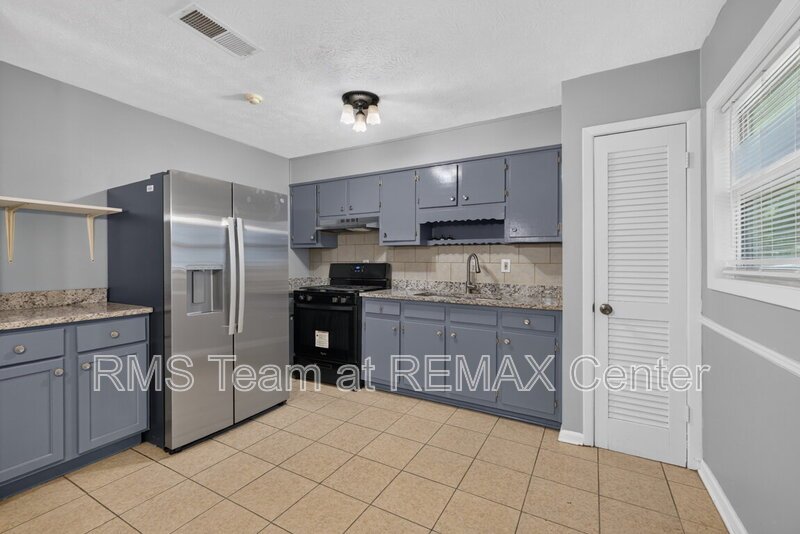 4 Bedroom, 2 Full Bath Well-Maintained Ranch House is now available! property image