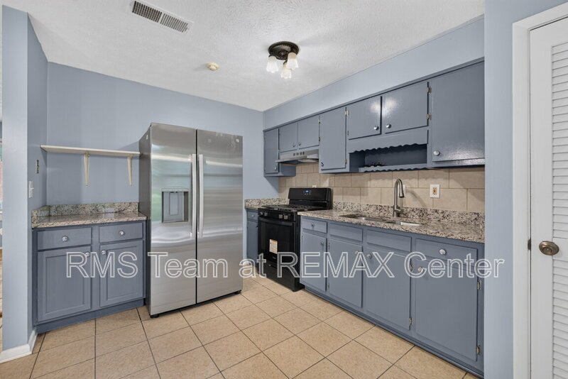4 Bedroom, 2 Full Bath Well-Maintained Ranch House is now available! property image