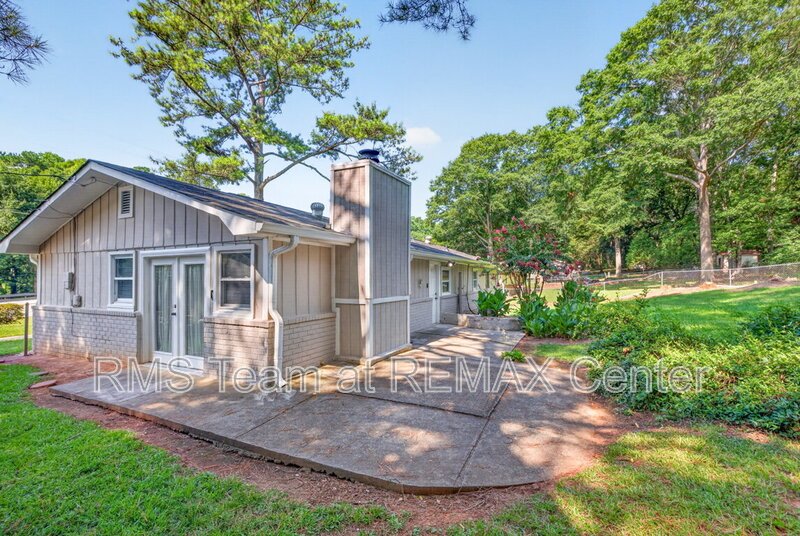 4 Bedroom, 2 Full Bath Well-Maintained Ranch House is now available! property image