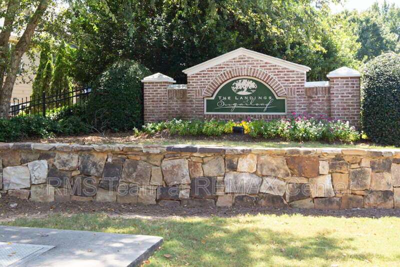 BEAUTIFUL & SPACIOUS TOWNHOME IN GATED COMMUNITY DULUTH property image