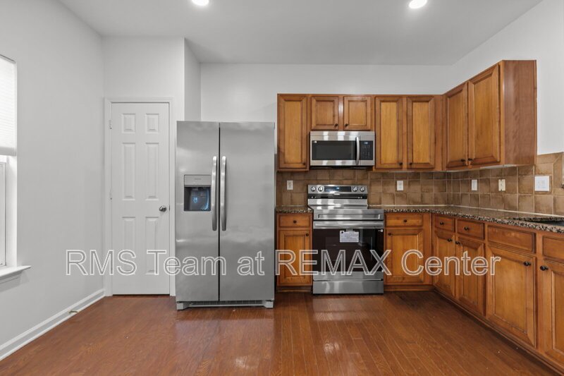 BEAUTIFUL & SPACIOUS TOWNHOME IN GATED COMMUNITY DULUTH property image