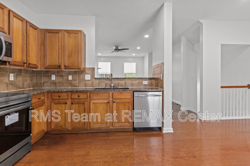 BEAUTIFUL & SPACIOUS TOWNHOME IN GATED COMMUNITY DULUTH property image