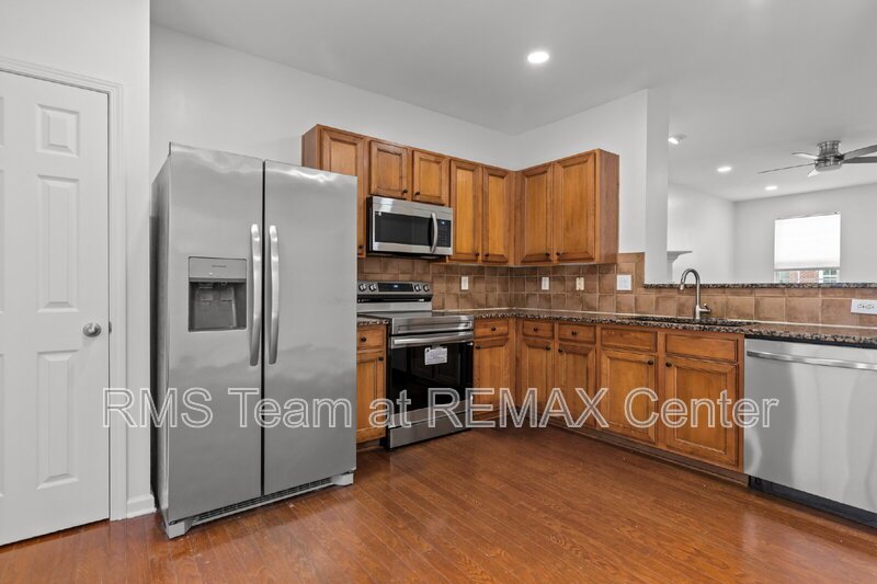 BEAUTIFUL & SPACIOUS TOWNHOME IN GATED COMMUNITY DULUTH property image