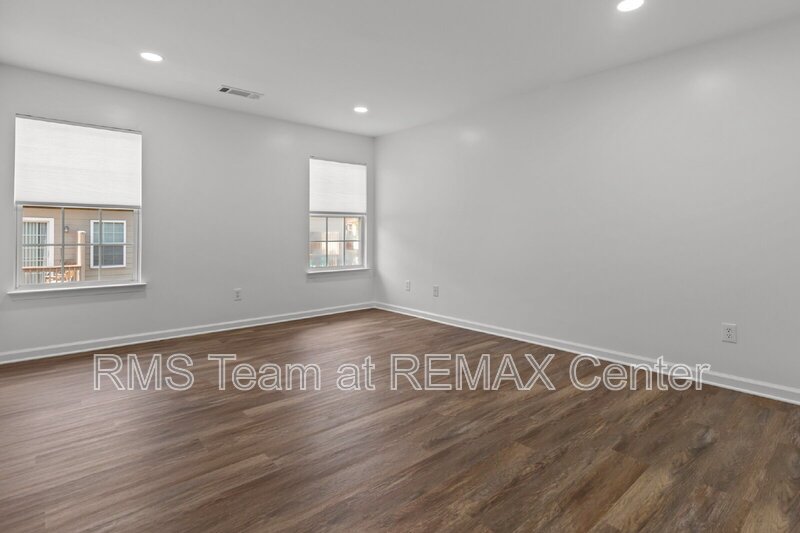 BEAUTIFUL & SPACIOUS TOWNHOME IN GATED COMMUNITY DULUTH property image