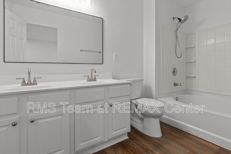 BEAUTIFUL & SPACIOUS TOWNHOME IN GATED COMMUNITY DULUTH property image
