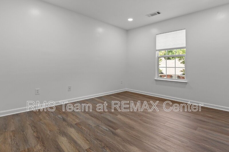 BEAUTIFUL & SPACIOUS TOWNHOME IN GATED COMMUNITY DULUTH property image