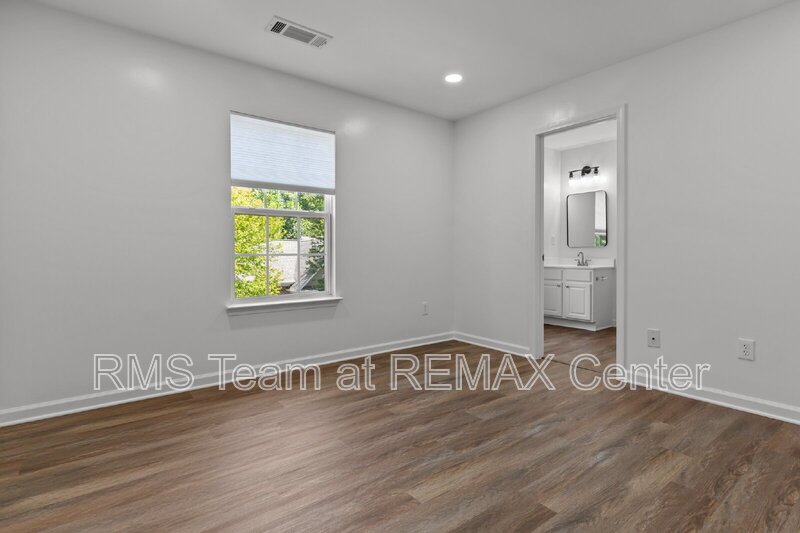 BEAUTIFUL & SPACIOUS TOWNHOME IN GATED COMMUNITY DULUTH property image