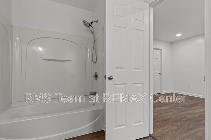 BEAUTIFUL & SPACIOUS TOWNHOME IN GATED COMMUNITY DULUTH property image