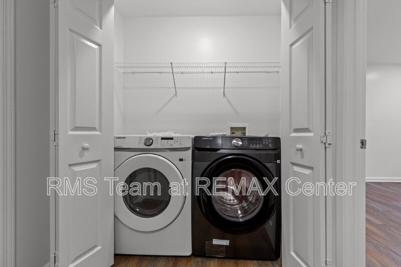 BEAUTIFUL & SPACIOUS TOWNHOME IN GATED COMMUNITY DULUTH property image