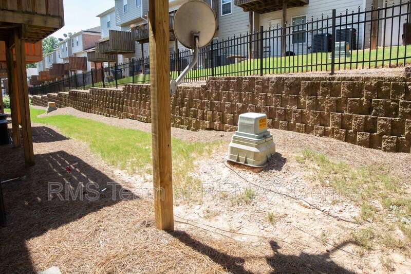 BEAUTIFUL & SPACIOUS TOWNHOME IN GATED COMMUNITY DULUTH property image