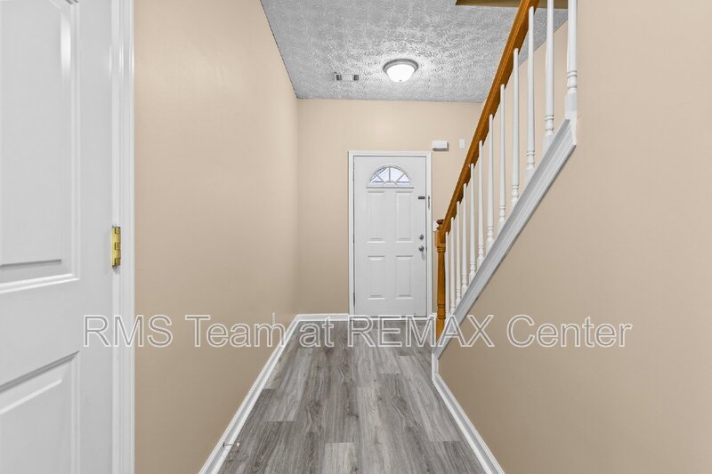 End Unit Townhouse in Flowery Branch property image