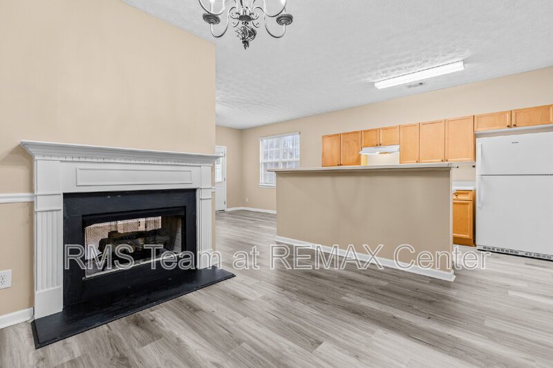 End Unit Townhouse in Flowery Branch property image