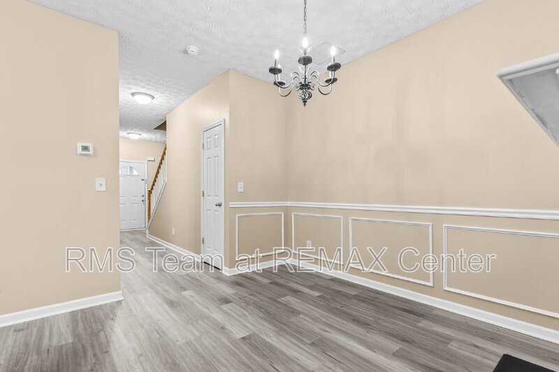 End Unit Townhouse in Flowery Branch property image