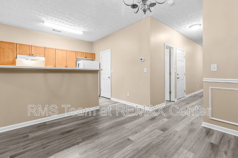 End Unit Townhouse in Flowery Branch property image
