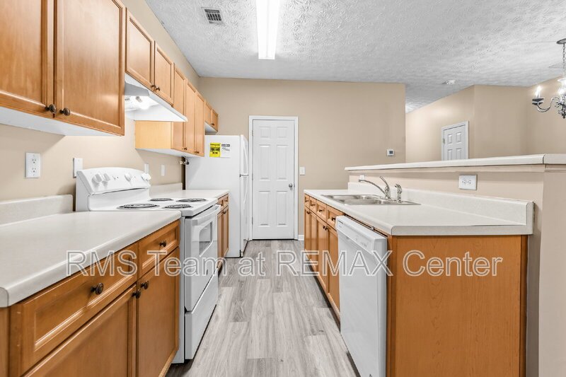 End Unit Townhouse in Flowery Branch property image
