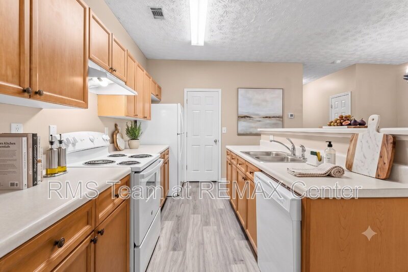 End Unit Townhouse in Flowery Branch property image