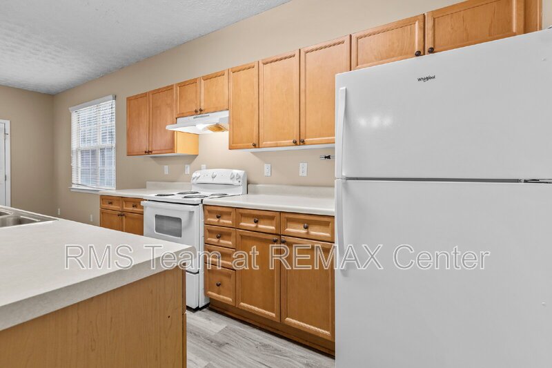End Unit Townhouse in Flowery Branch property image