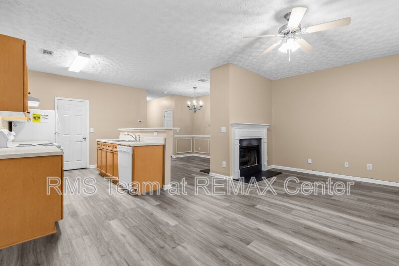 End Unit Townhouse in Flowery Branch property image