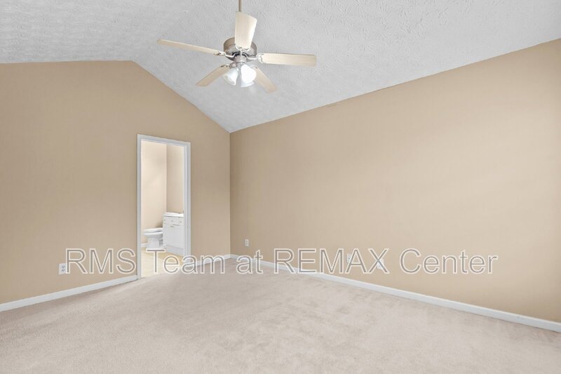 End Unit Townhouse in Flowery Branch property image