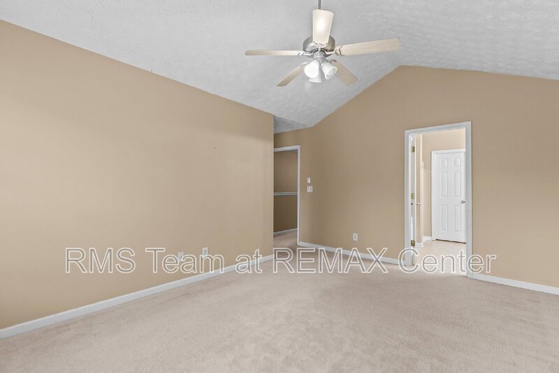 End Unit Townhouse in Flowery Branch property image