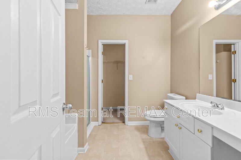 End Unit Townhouse in Flowery Branch property image