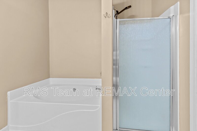 End Unit Townhouse in Flowery Branch property image