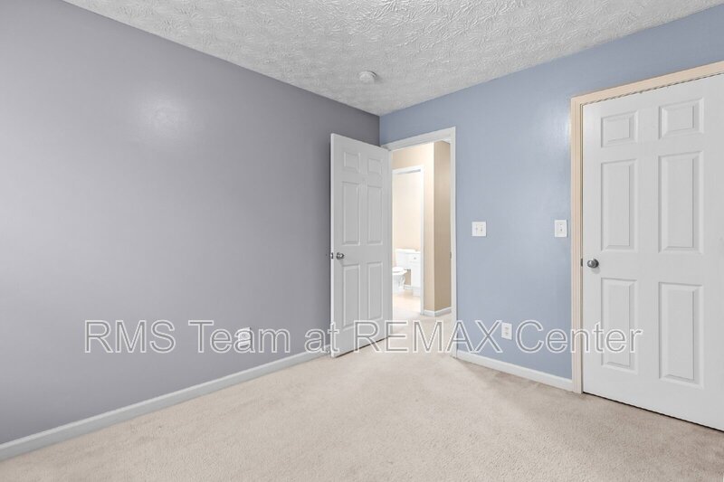 End Unit Townhouse in Flowery Branch property image