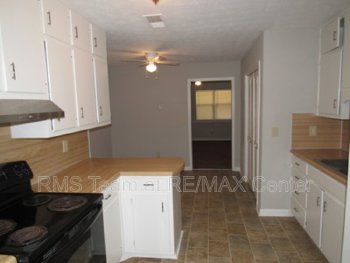 Great 2 Bedroom, 2 Full Bath Ranch Style Duplex property image